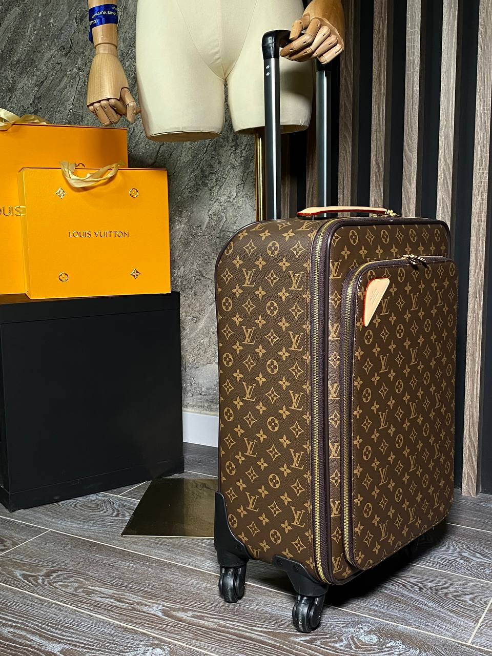 ЧЕМОДАН LOUIS VUITTON детальное фото