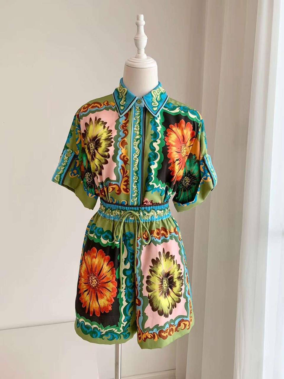 КОСТЮМ ALEMAIS детальное фото