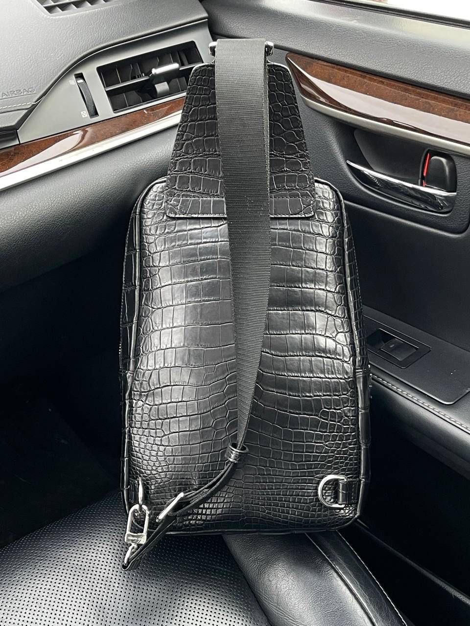 МУЖСКАЯ СУМКА СЛИНГ LOUIS VUITTON детальное фото