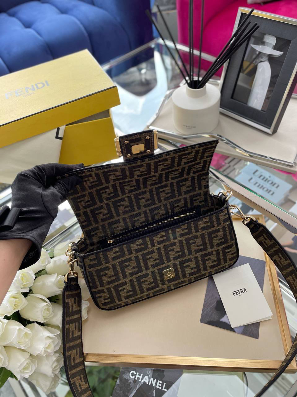 СУМКА FENDI BAGUETTE детальное фото