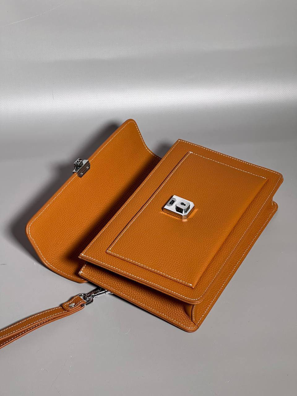 МУЖСКОЙ КЛАТЧ HERMES детальное фото