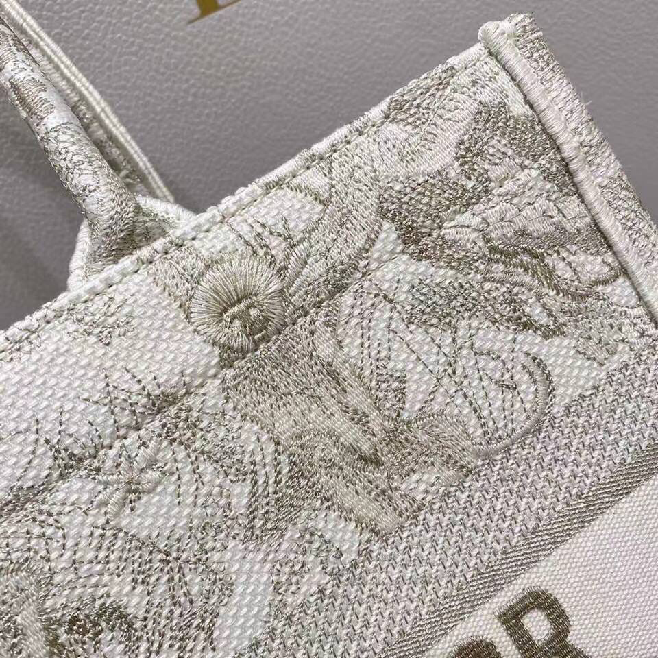 СУМКА CHRISTIAN DIOR BOOK 36 детальное фото