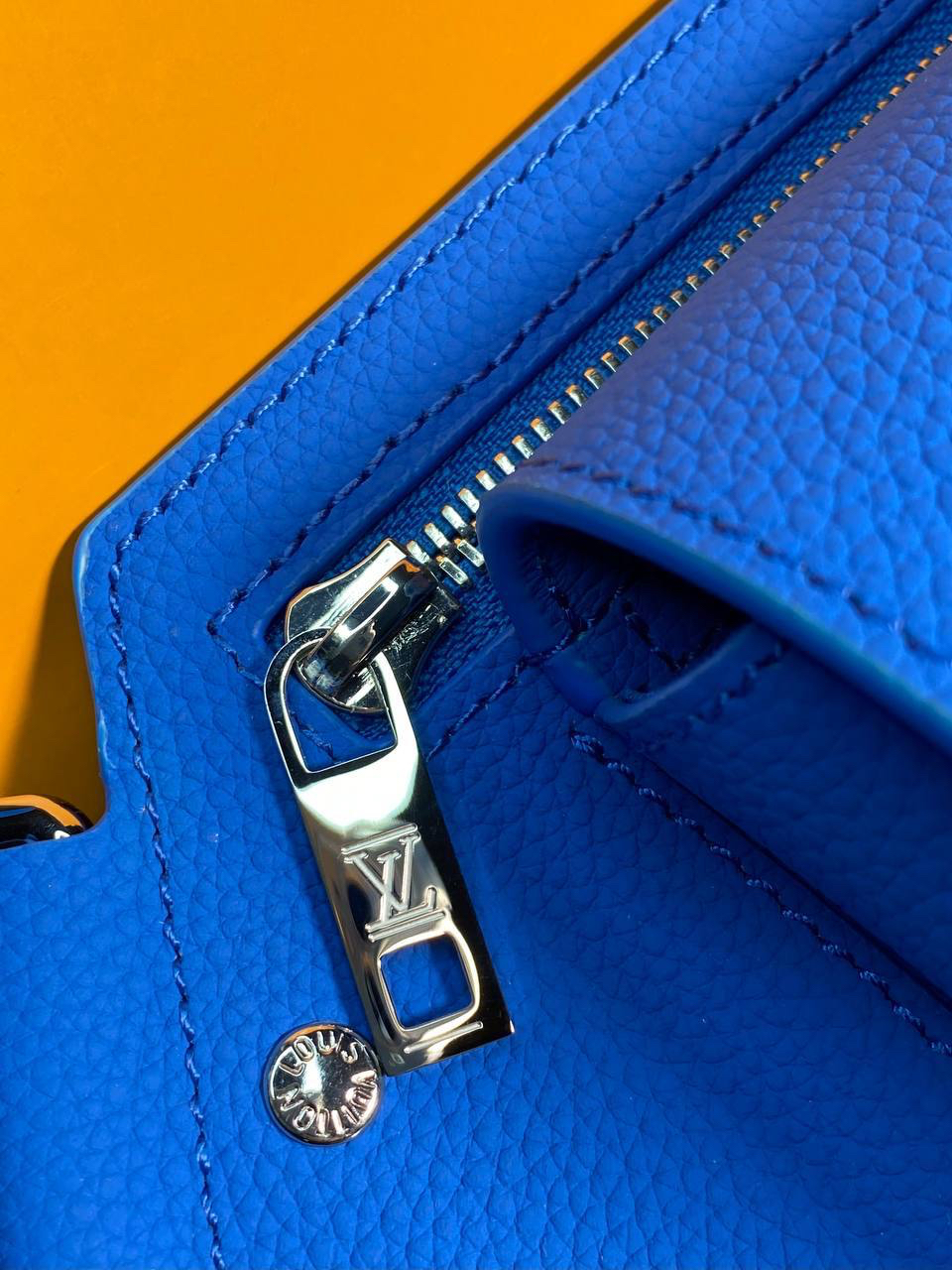 МУЖСКАЯ СУМКА СЛИНГ LOUIS VUITTON детальное фото