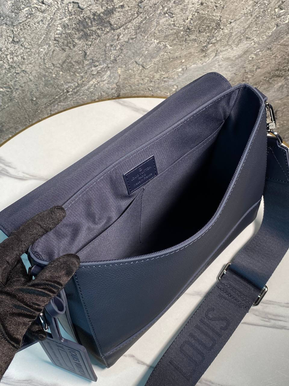 МУЖСКАЯ СУМКА МЕССЕНДЖЕР LOUIS VUITTON детальное фото