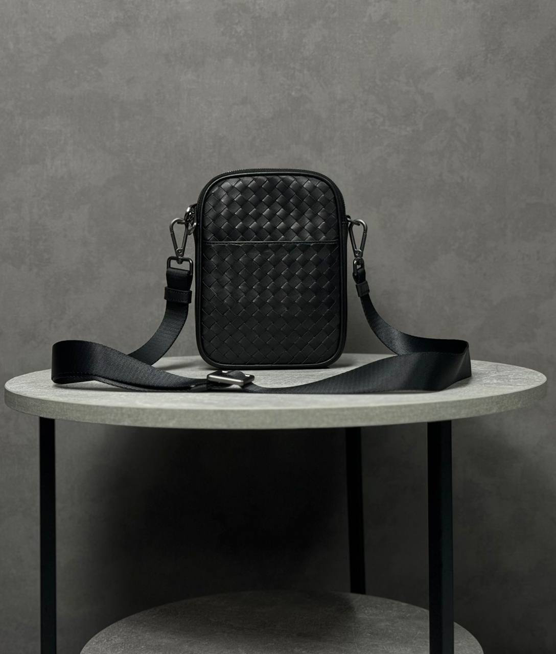 МУЖСКАЯ СУМКА МЕССЕНДЖЕР BOTTEGA VENETA детальное фото