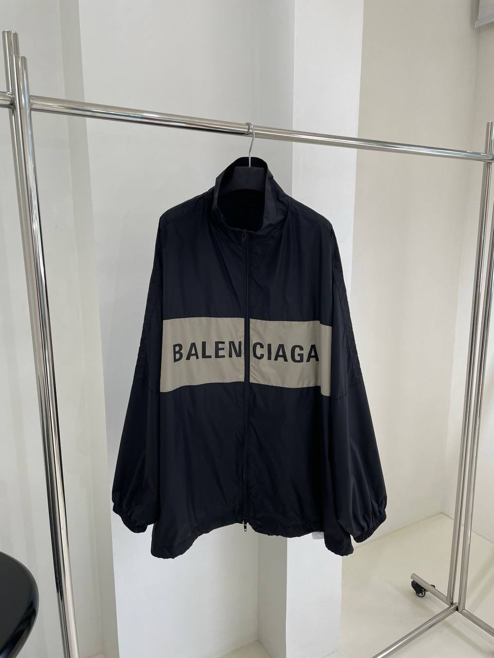 ВЕТРОВКА BALENCIAGA детальное фото
