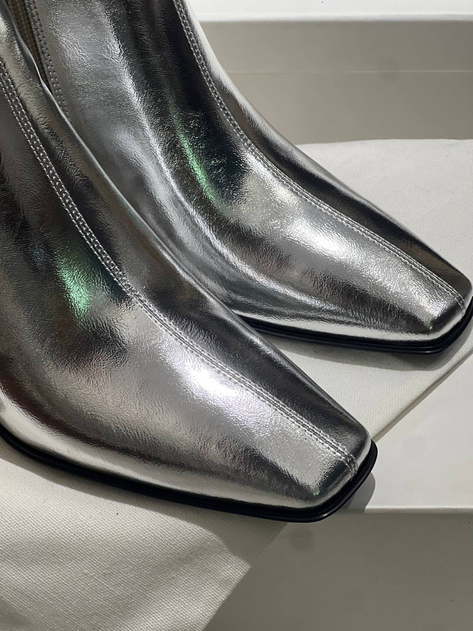 БОТИЛЬОНЫ THE ROW детальное фото