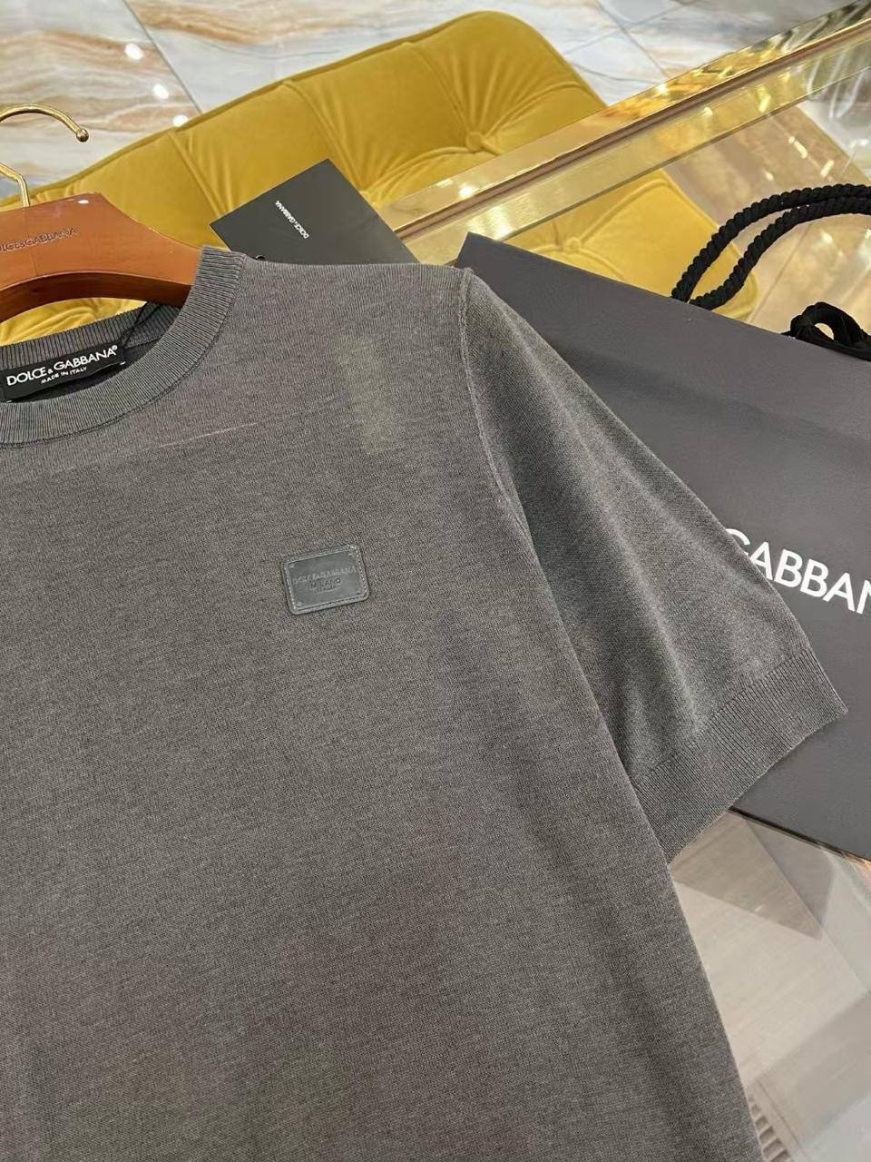 МУЖСКАЯ ФУТБОЛКА DOLCE & GABBANA детальное фото
