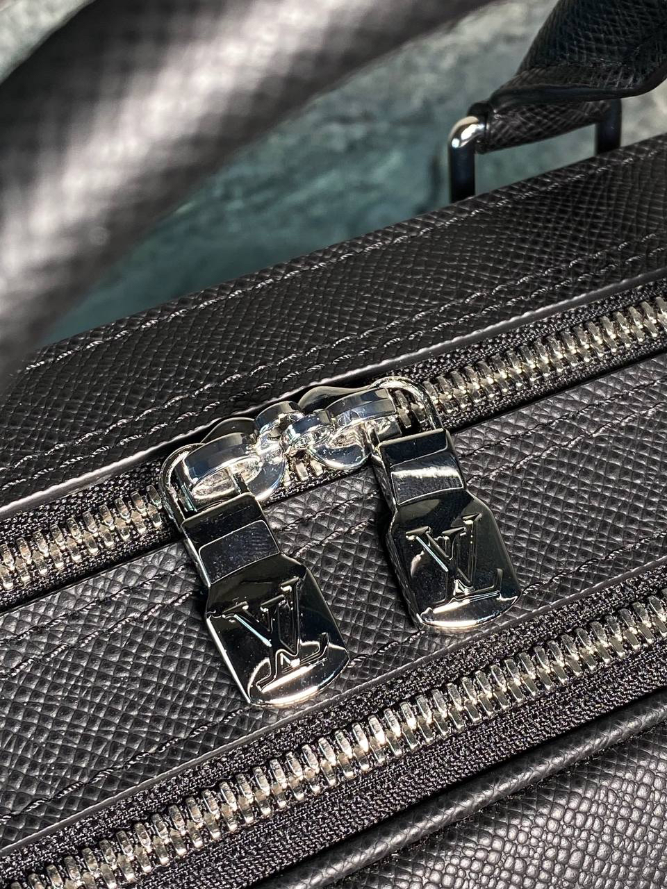 МУЖСКОЙ ПОРТФЕЛЬ LOUIS VUITTON детальное фото