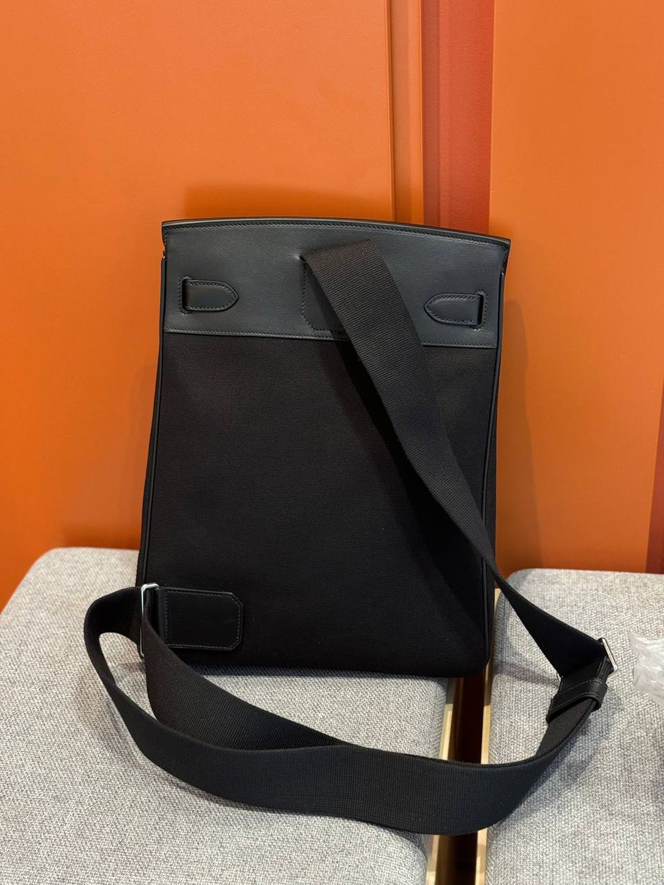 МУЖСКАЯ СУМКА СЛИНГ HERMES детальное фото