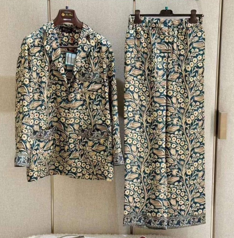 КОСТЮМ LORO PIANA фото