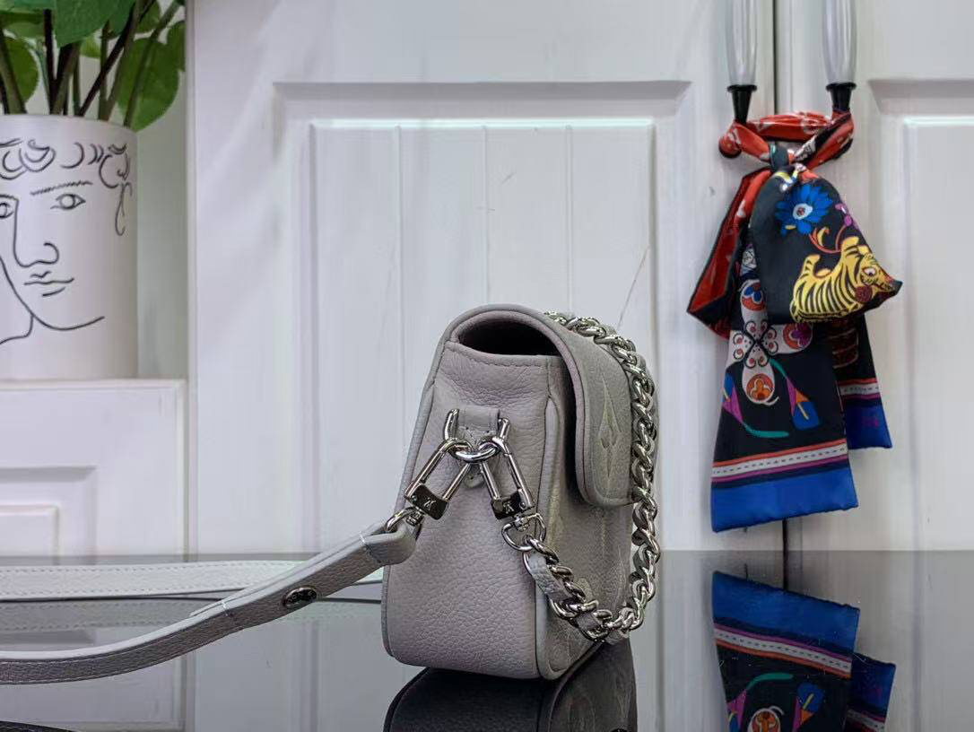 СУМКА LOUIS VUITTON детальное фото