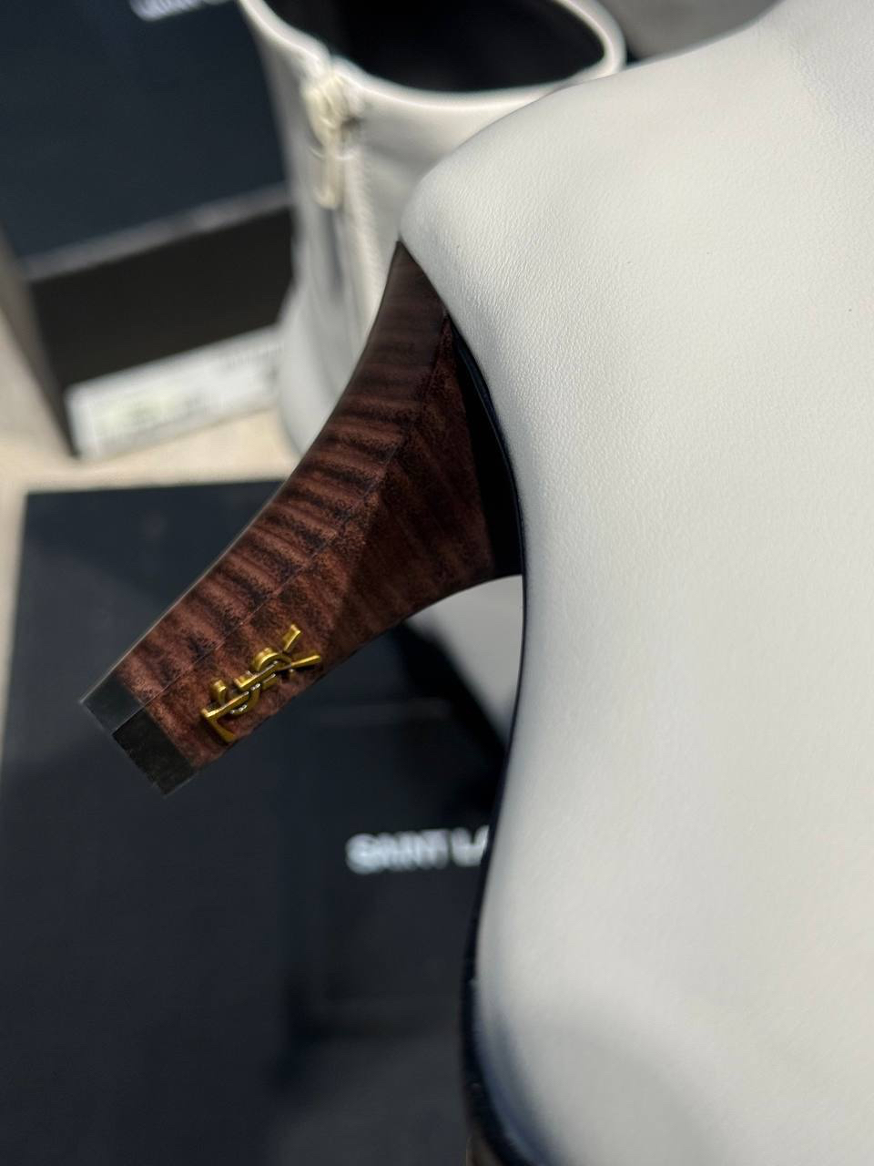 БОТИЛЬОНЫ SAINT LAURENT детальное фото