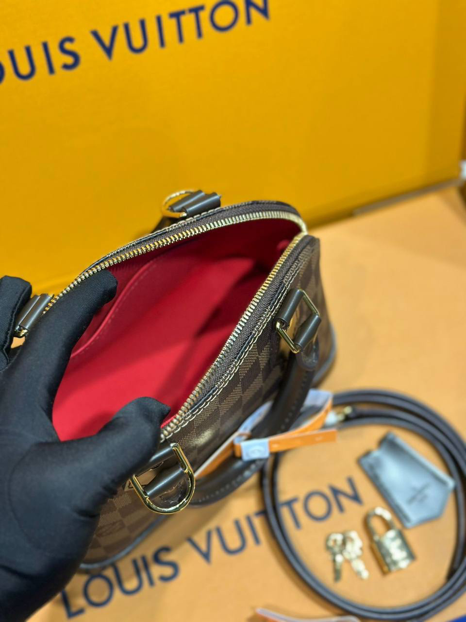 СУМКА LOUIS VUITTON детальное фото