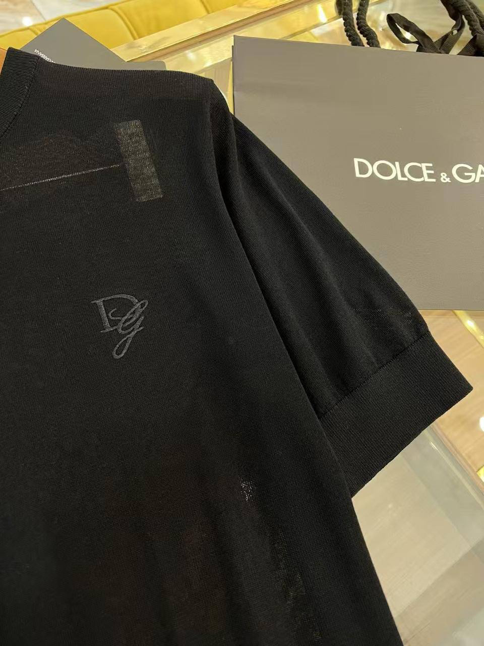 МУЖСКАЯ ФУТБОЛКА DOLCE & GABBANA детальное фото