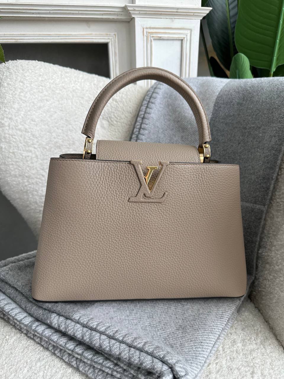 СУМКА LOUIS VUITTON CAPUCINES детальное фото
