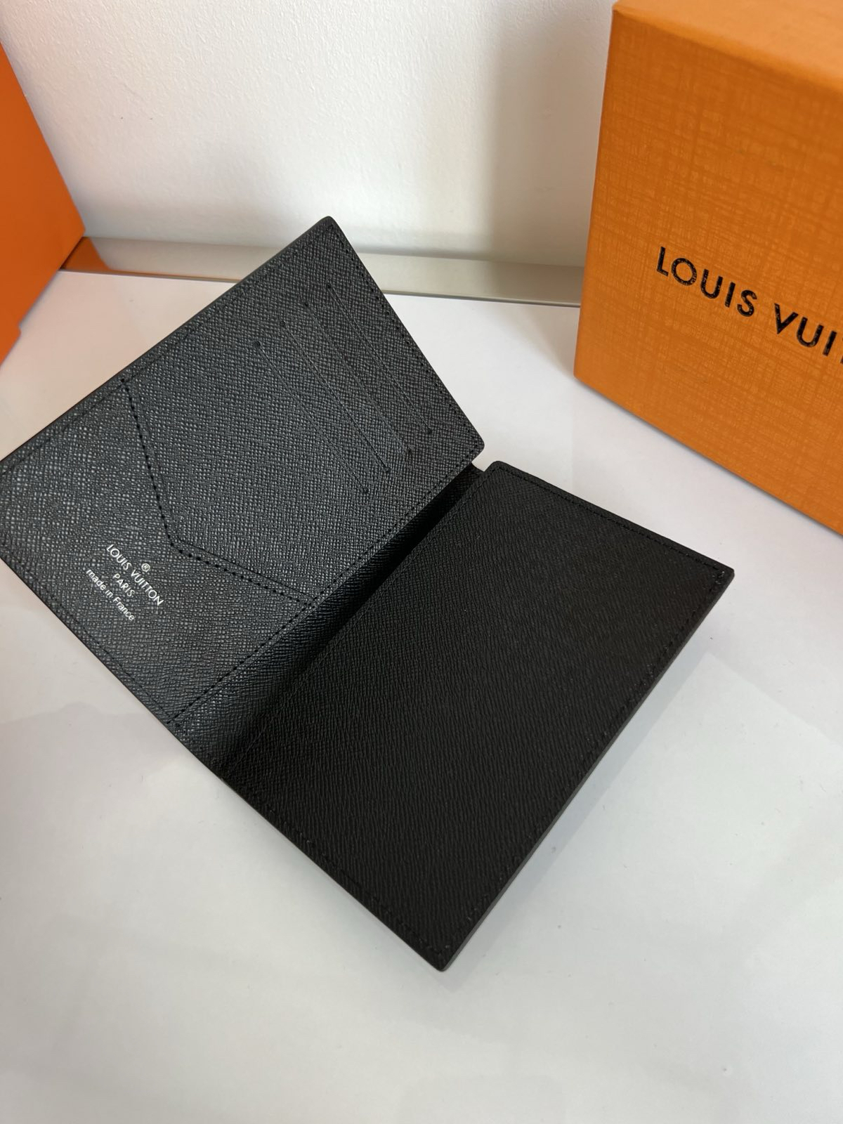 ОБЛОЖКА НА ПАСПОРТ LOUIS VUITTON детальное фото