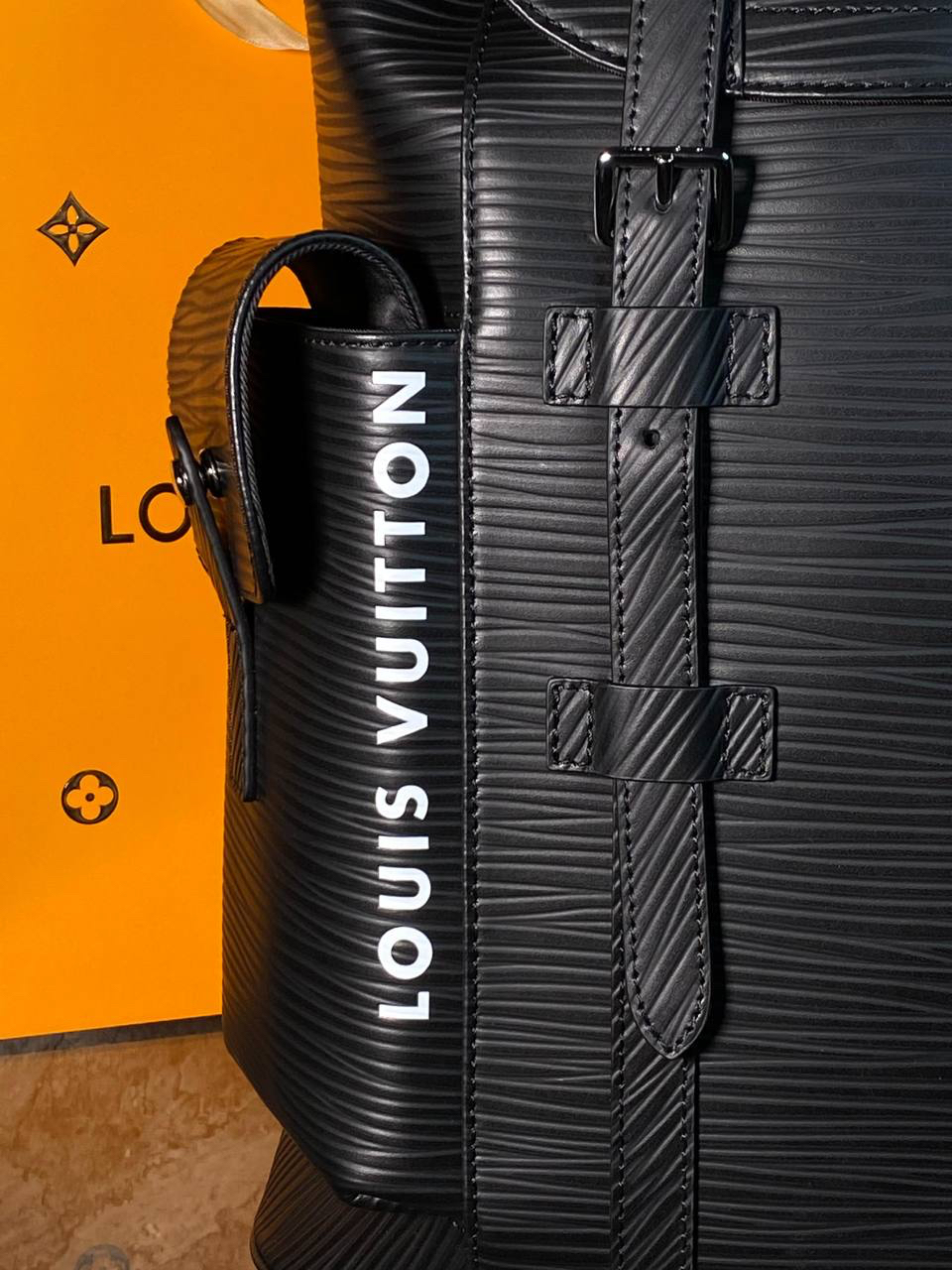 МУЖСКОЙ РЮКЗАК LOUIS VUITTON детальное фото
