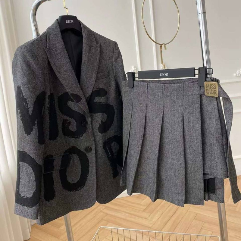 КОСТЮМ CHRISTIAN DIOR фото