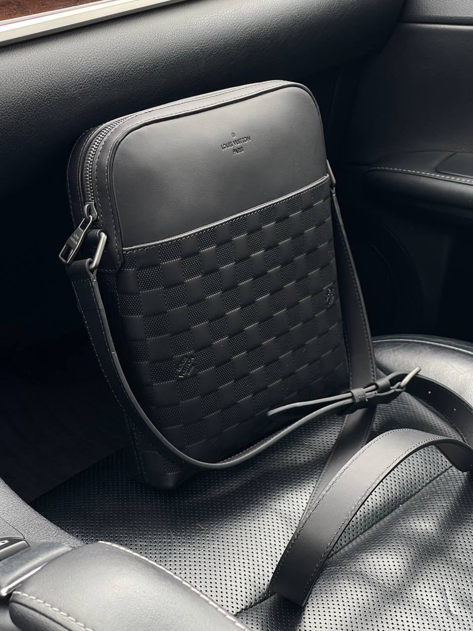 МУЖСКАЯ СУМКА МЕССЕНДЖЕР LOUIS VUITTON детальное фото