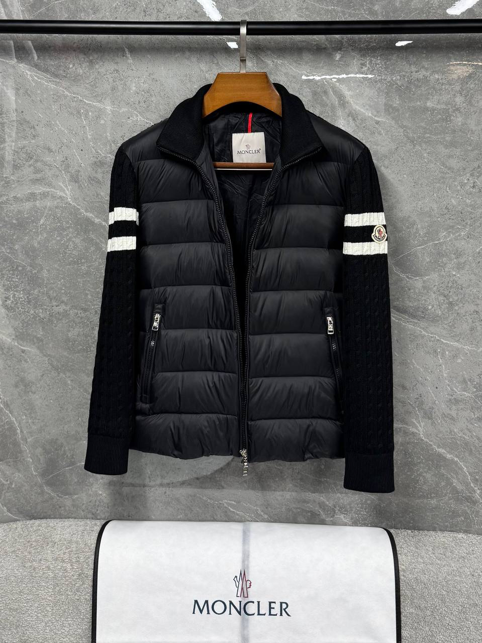 МУЖСКАЯ КУРТКА MONCLER детальное фото
