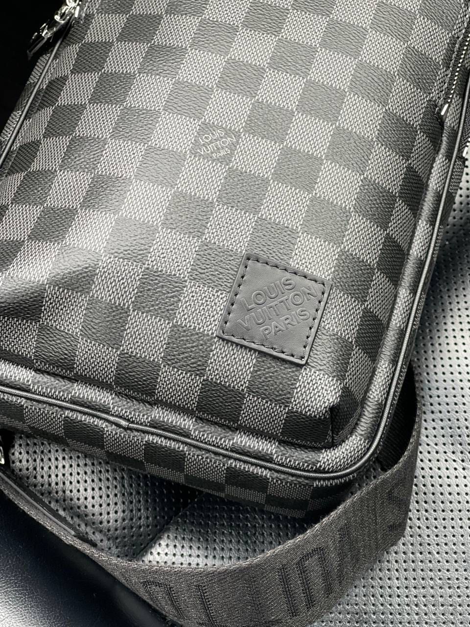 МУЖСКАЯ СУМКА СЛИНГ LOUIS VUITTON детальное фото