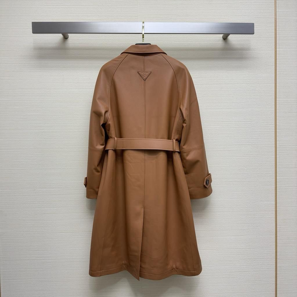 ПЛАЩ PRADA детальное фото