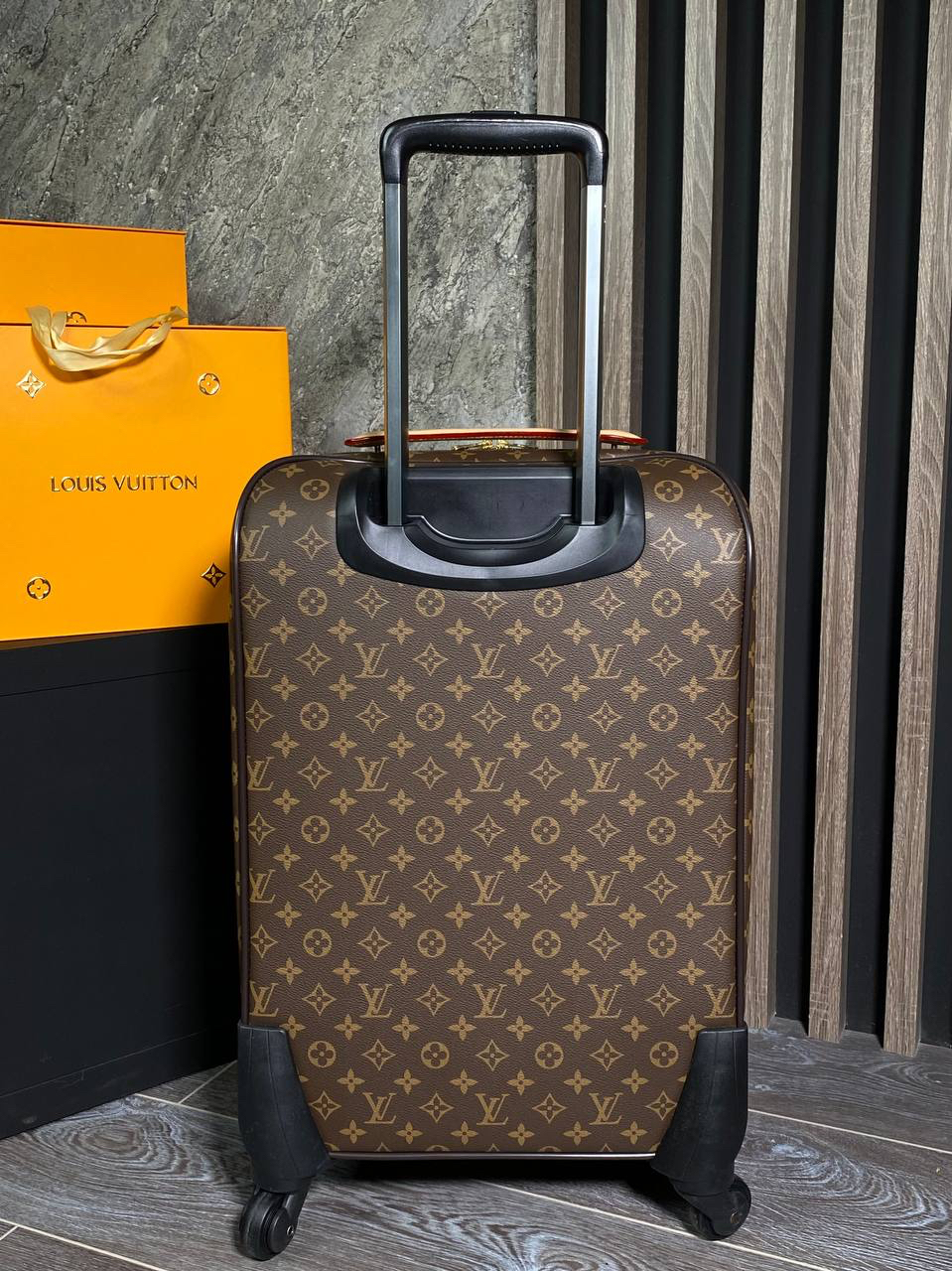 ЧЕМОДАН LOUIS VUITTON детальное фото
