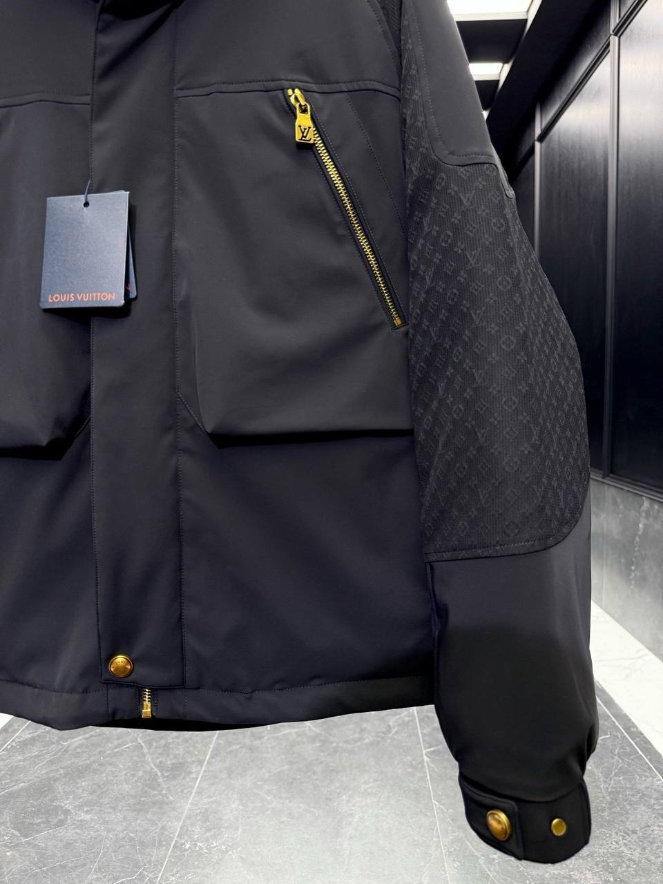 МУЖСКОЙ ПУХОВИК LOUIS VUITTON детальное фото