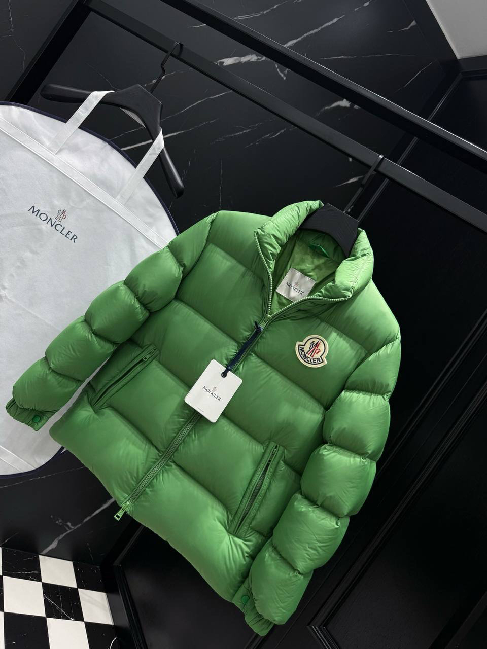 МУЖСКОЙ ПУХОВИК MONCLER детальное фото