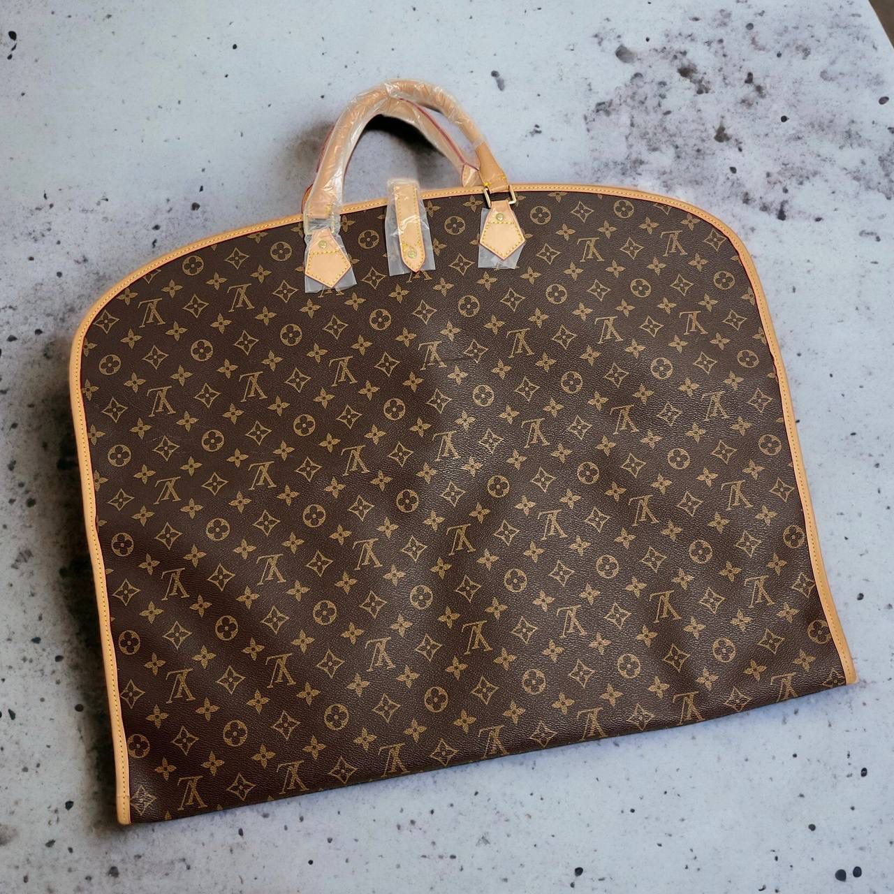 ПОРТПЛЕД LOUIS VUITTON детальное фото