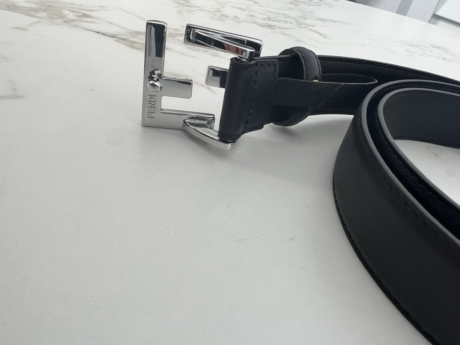 ЖЕНСКИЙ РЕМЕНЬ FENDI детальное фото