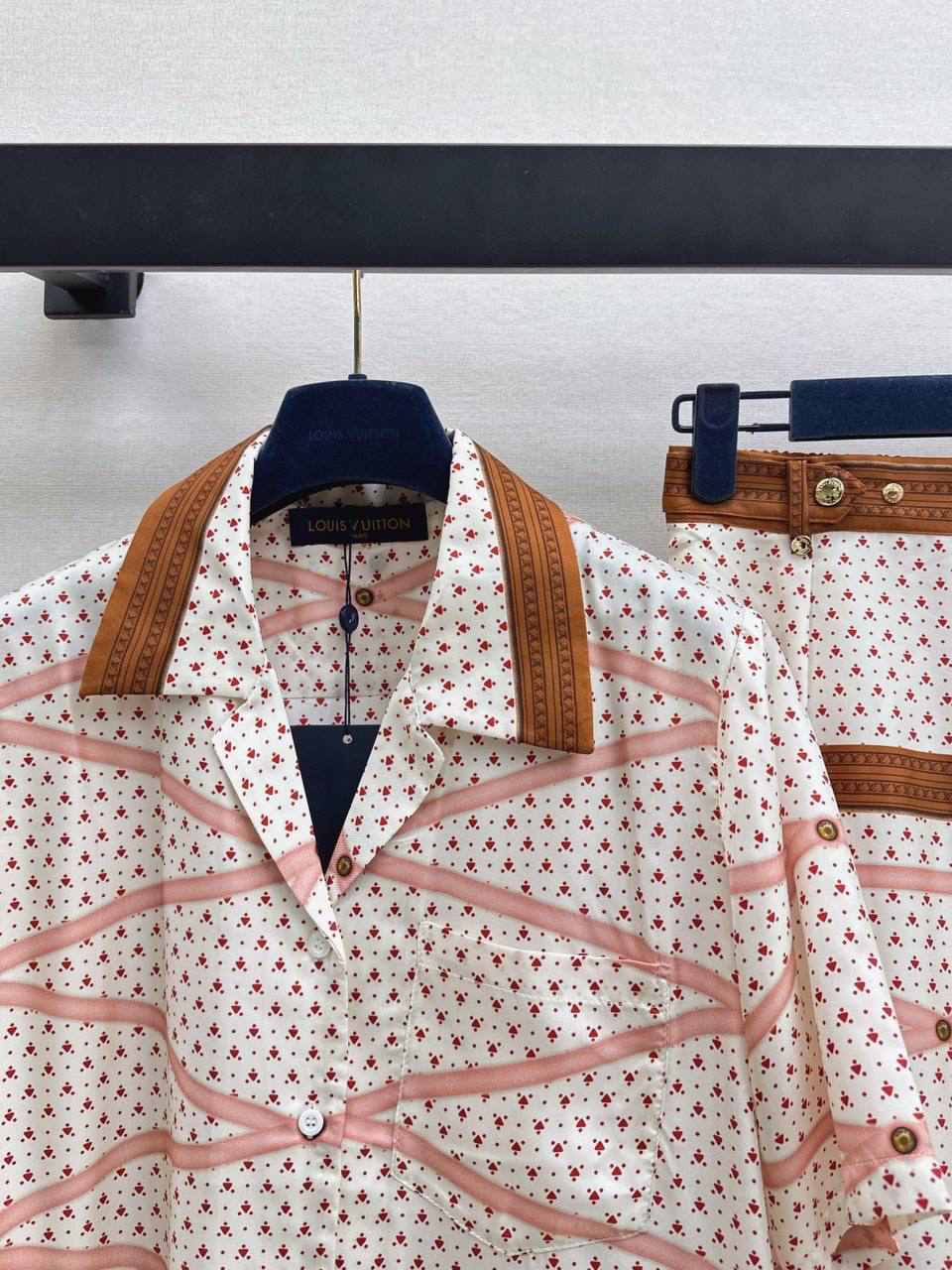 КОСТЮМ LOUIS VUITTON детальное фото