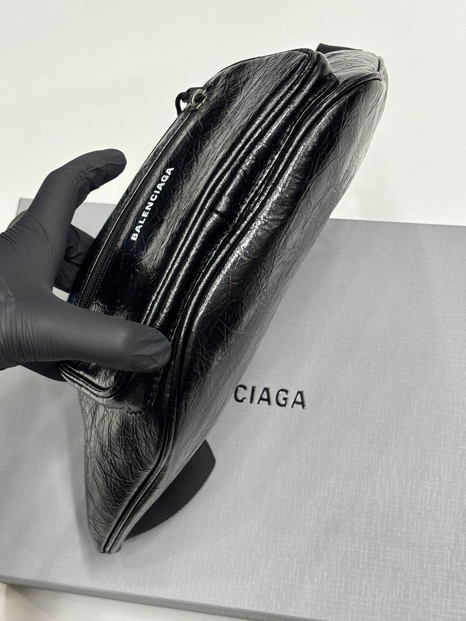 МУЖСКАЯ СУМКА СЛИНГ BALENCIAGA детальное фото