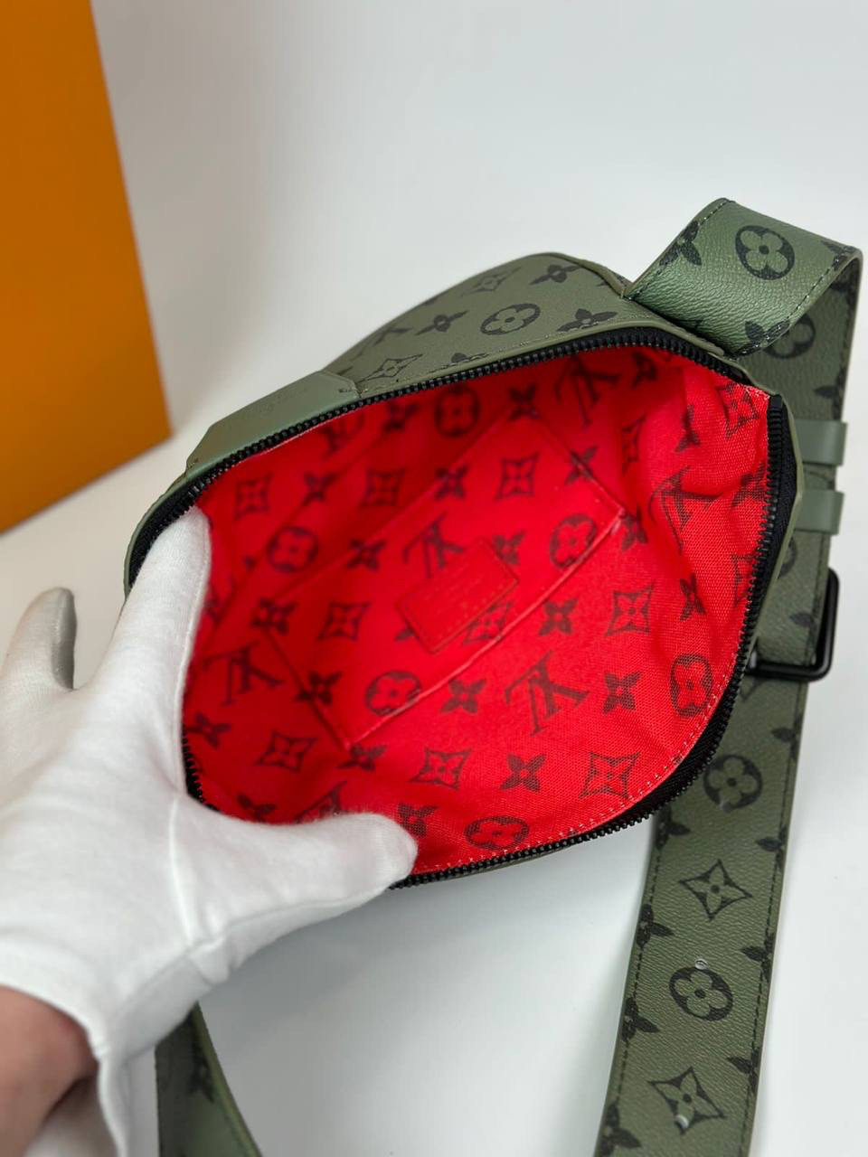МУЖСКАЯ СУМКА СЛИНГ LOUIS VUITTON детальное фото
