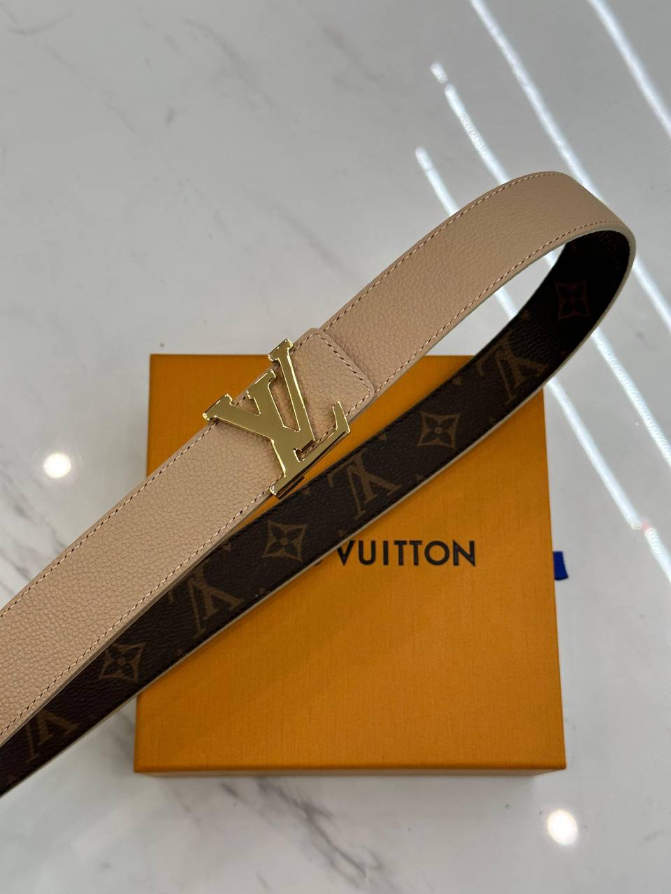 ЖЕНСКИЙ РЕМЕНЬ ДВУСТОРОННИЙ LOUIS VUITTON детальное фото