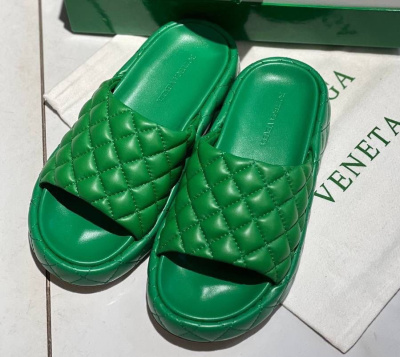 ШЛЕПКИ BOTTEGA VENETA фото