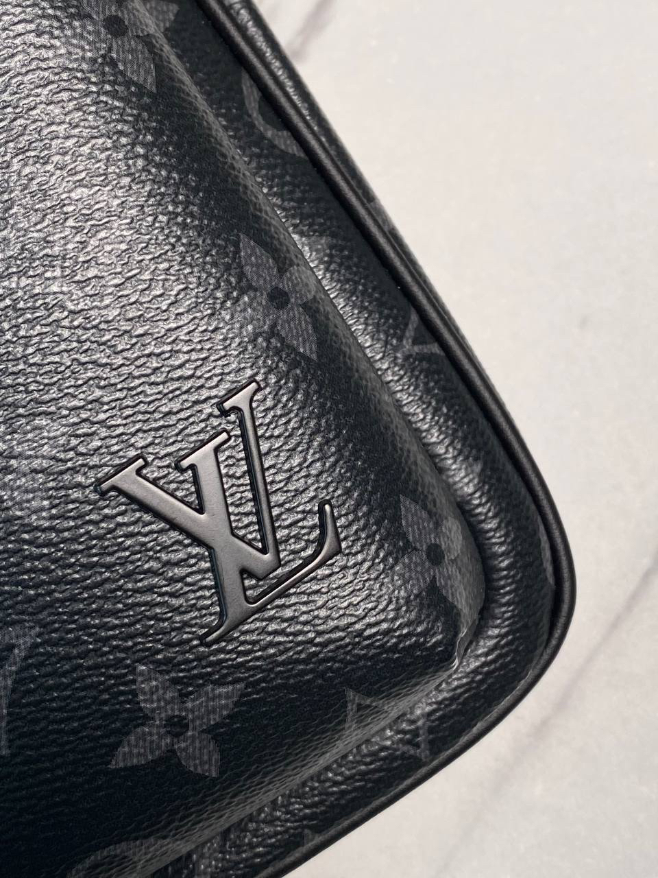 МУЖСКАЯ СУМКА СЛИНГ LOUIS VUITTON детальное фото