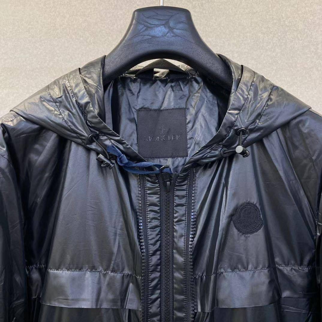 МУЖСКАЯ КУРТКА MONCLER детальное фото