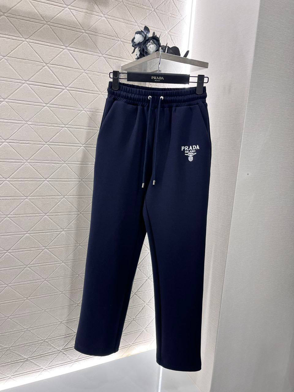 КОСТЮМ PRADA детальное фото