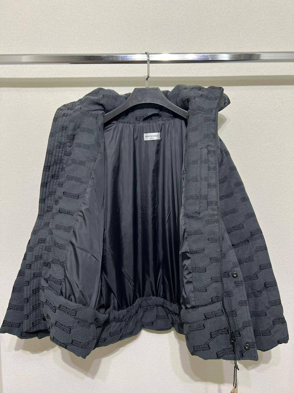 ПУХОВИК BALENCIAGA детальное фото