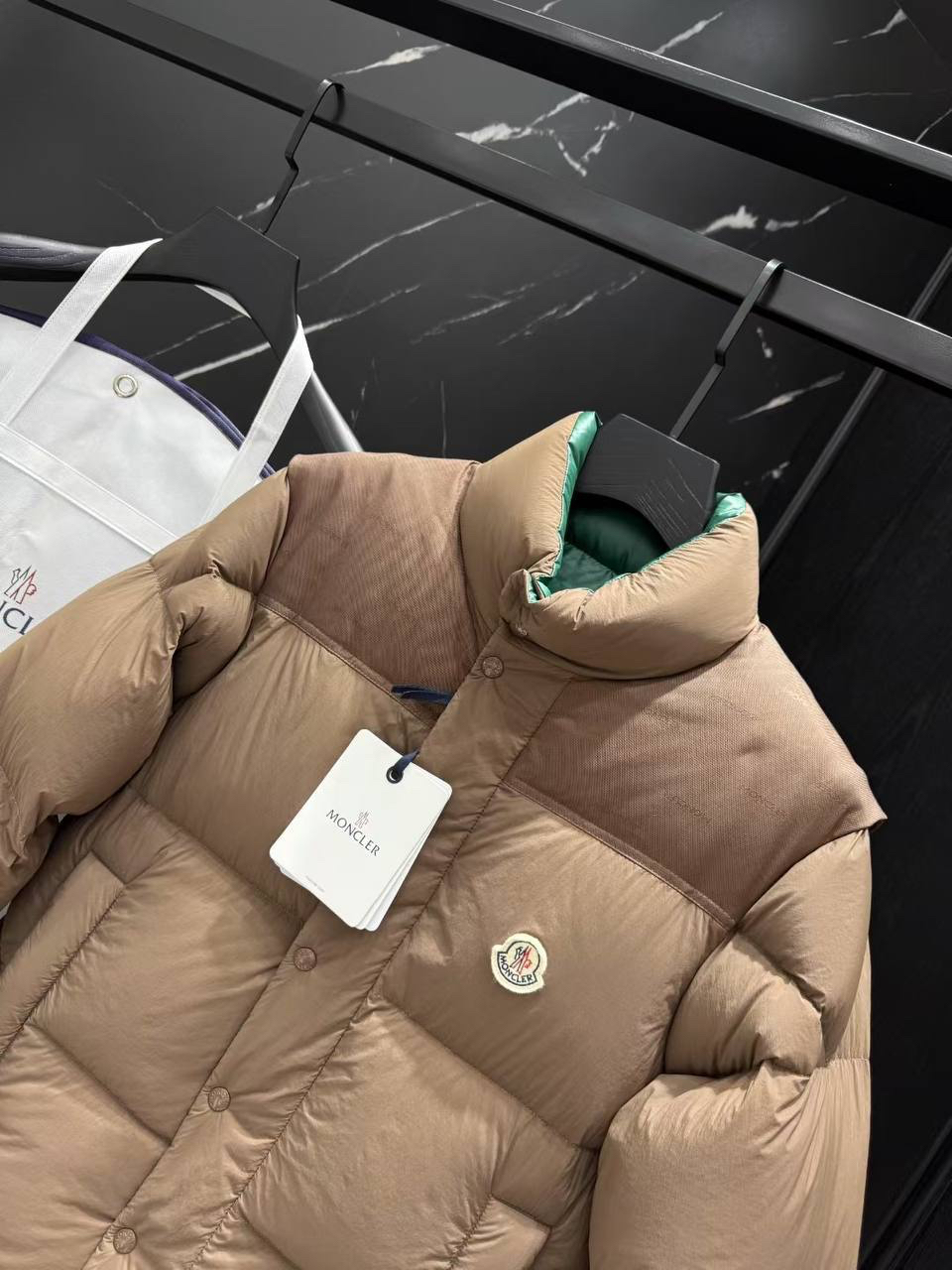 МУЖСКОЙ ПУХОВИК ДВУСТОРОННИЙ MONCLER детальное фото