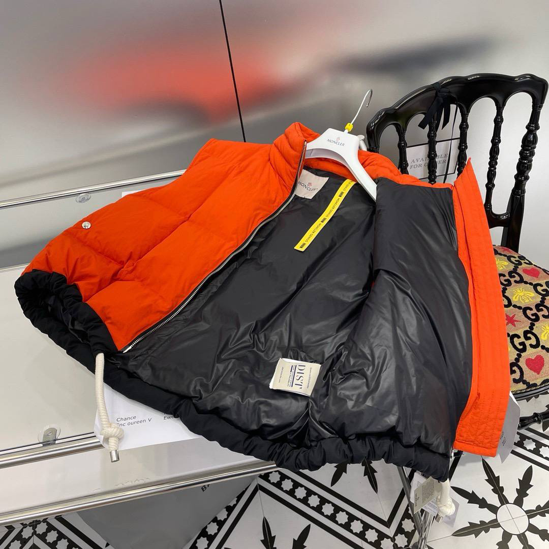 ЖИЛЕТ MONCLER детальное фото