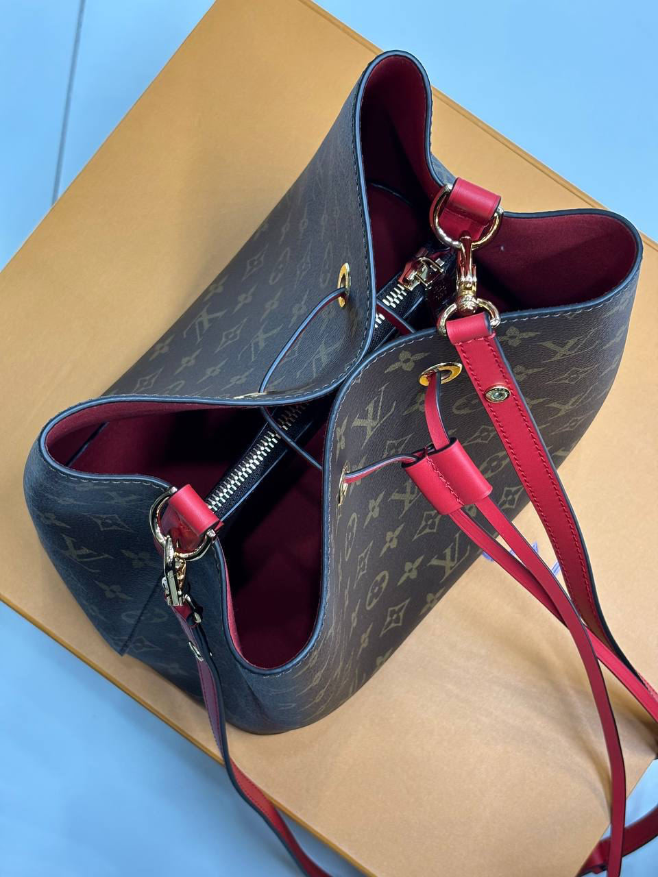 СУМКА LOUIS VUITTON детальное фото