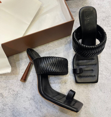 ШЛЕПКИ GIA фото