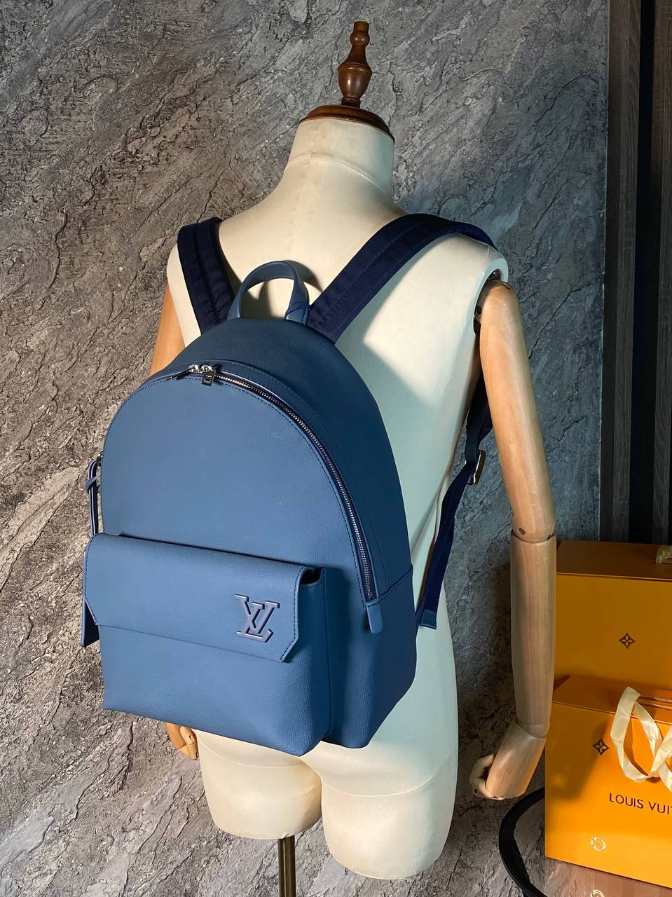 МУЖСКОЙ РЮКЗАК LOUIS VUITTON детальное фото
