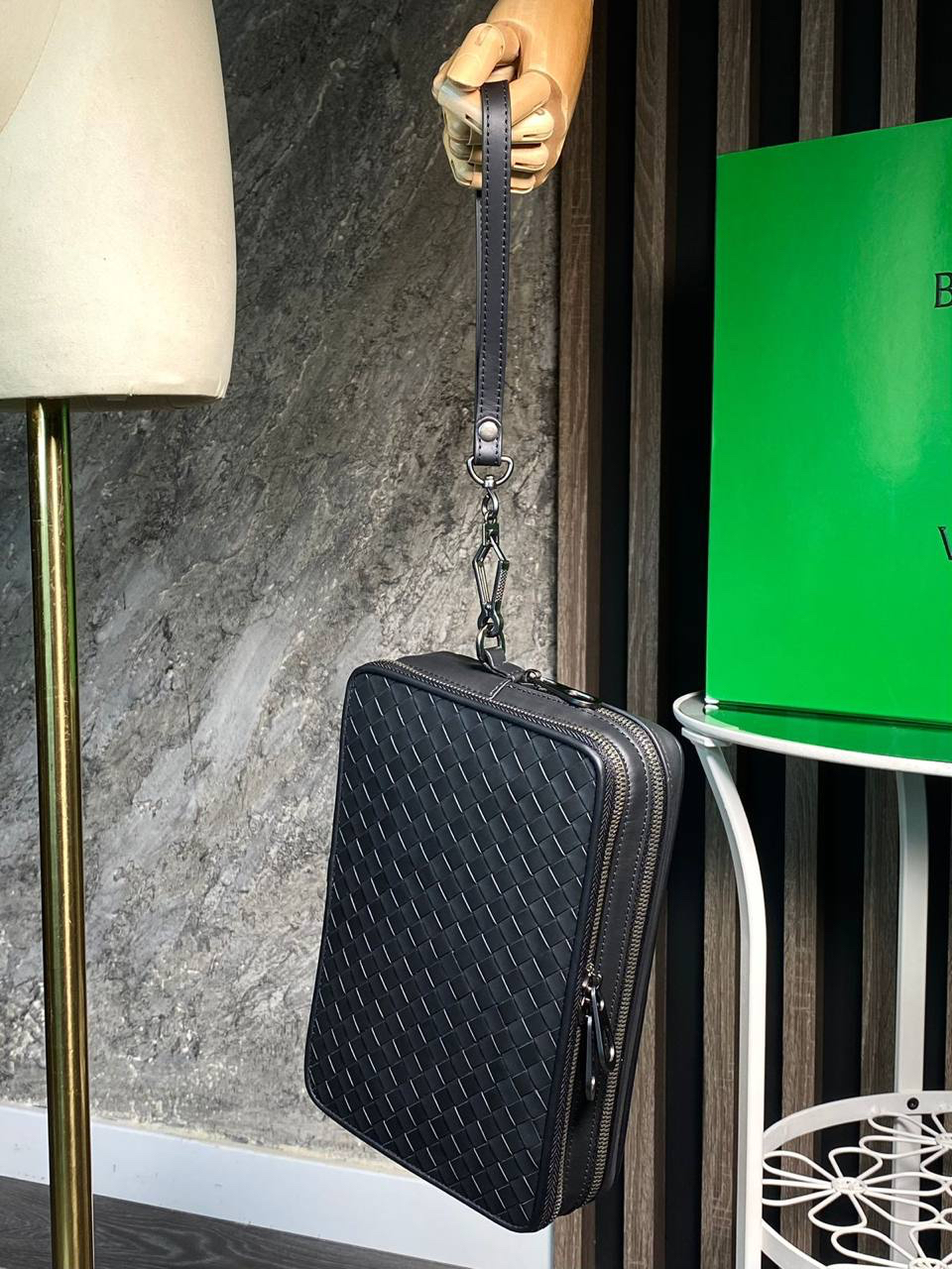 МУЖСКОЙ КЛАТЧ BOTTEGA VENETA детальное фото