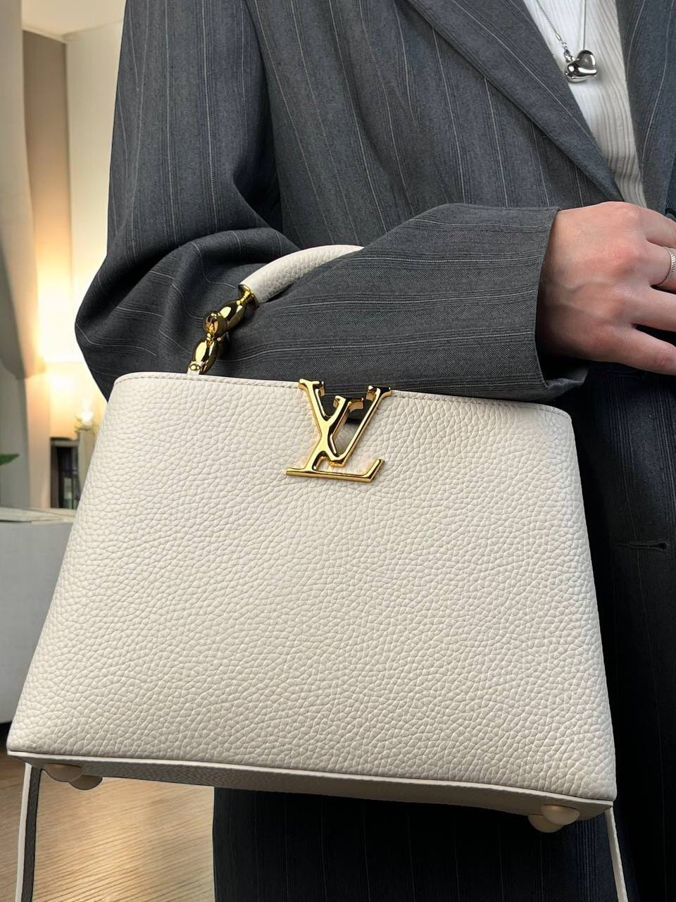 СУМКА LOUIS VUITTON CAPUCINES детальное фото