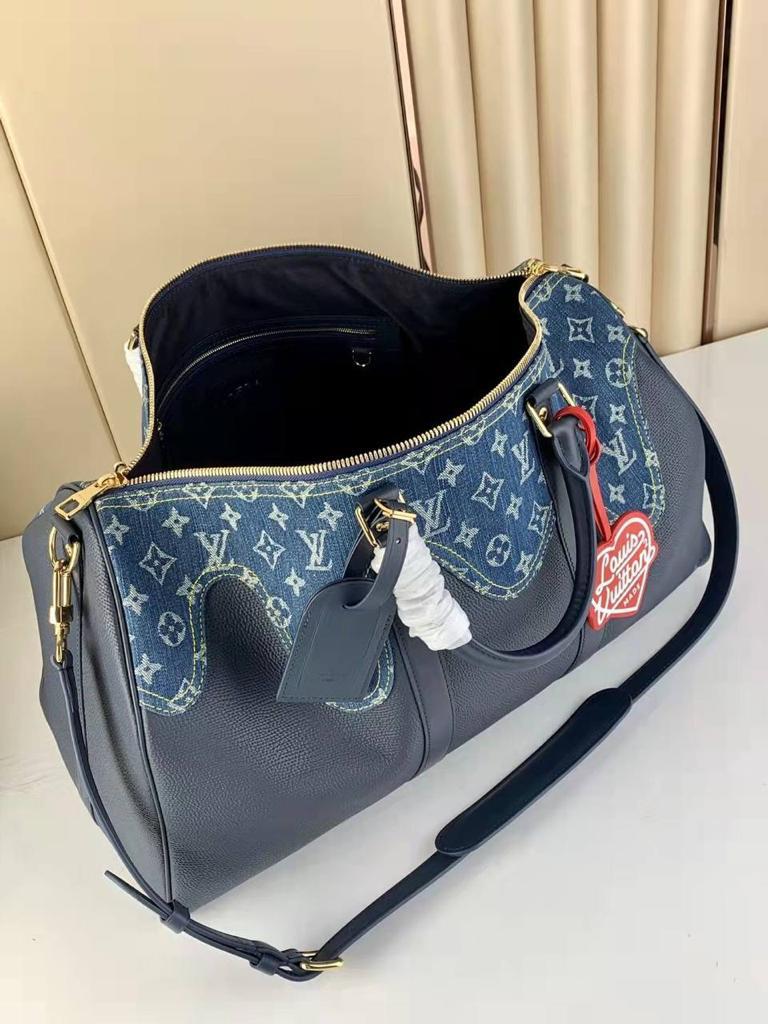 ДОРОЖНАЯ СУМКА LOUIS VUITTON детальное фото