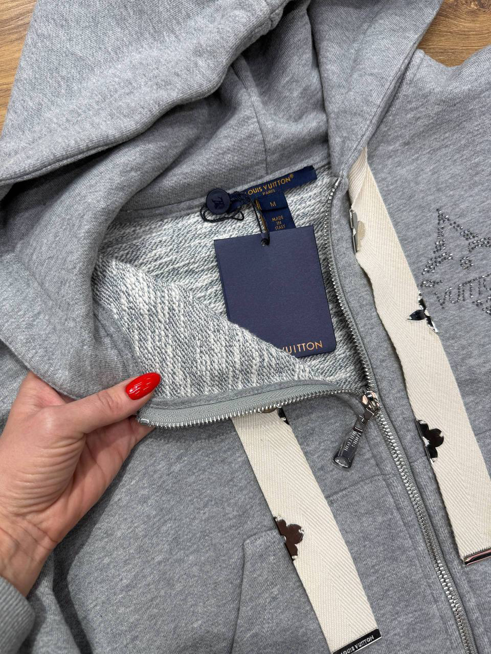 КОСТЮМ LOUIS VUITTON детальное фото
